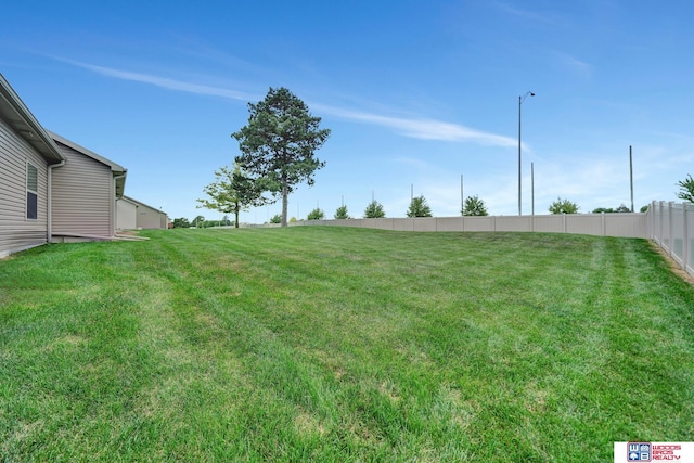 8178 Regent Dr, Lincoln, NE 68507 - view of yard