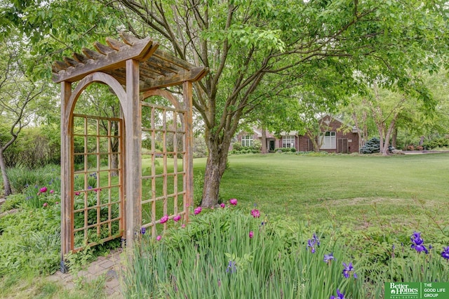 5850 Country Squire Plz, Omaha, NE 68152 - view of grassy yard