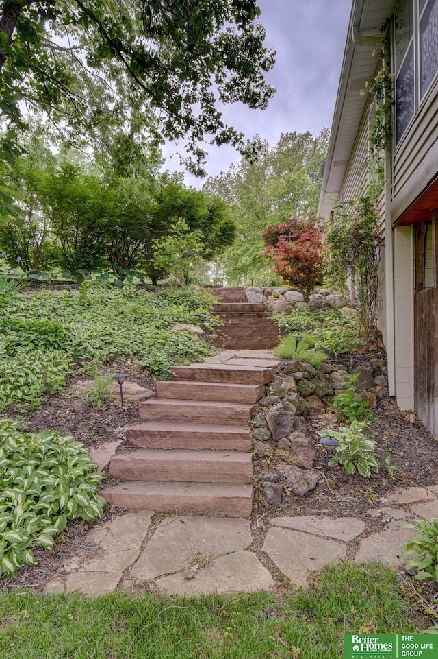 5850 Country Squire Plz, Omaha, NE 68152 - view of yard
