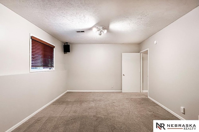 1425 S 158th Cir, Omaha, NE 68130 - carpeted empty room featuring a textured ceiling