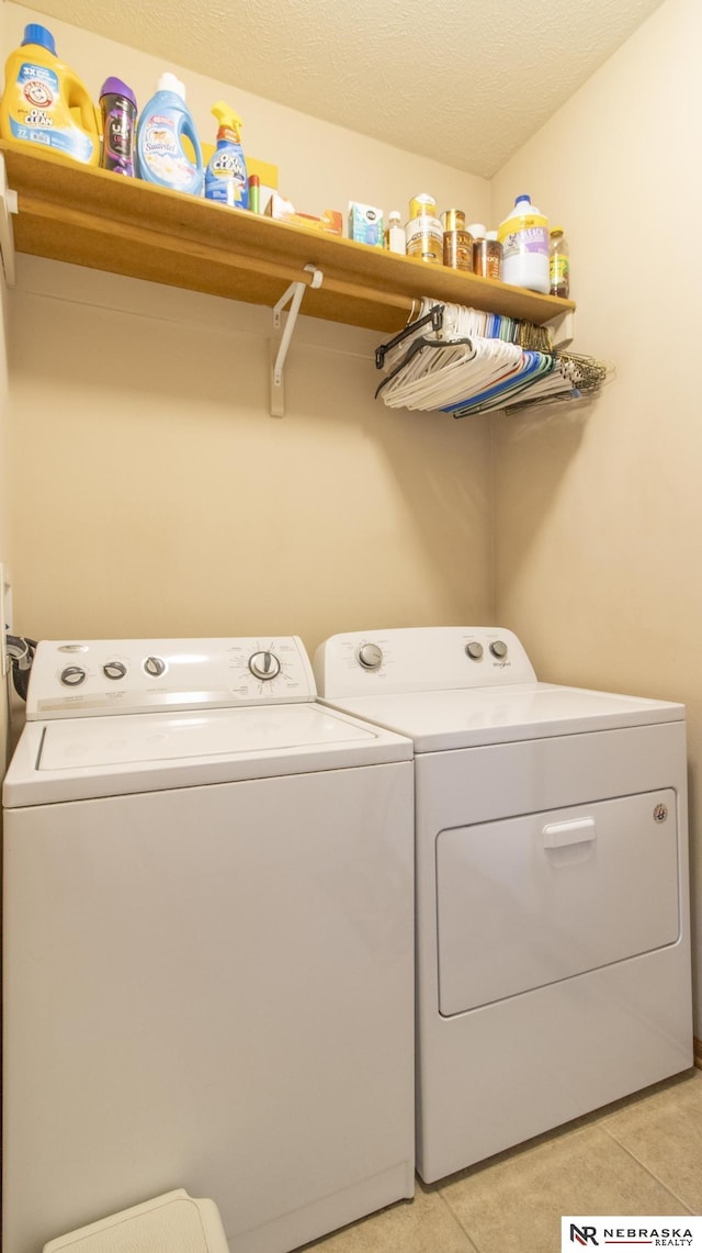 1933 Redstone Rd, Lincoln, NE 68521 - laundry room with washer and clothes dryer