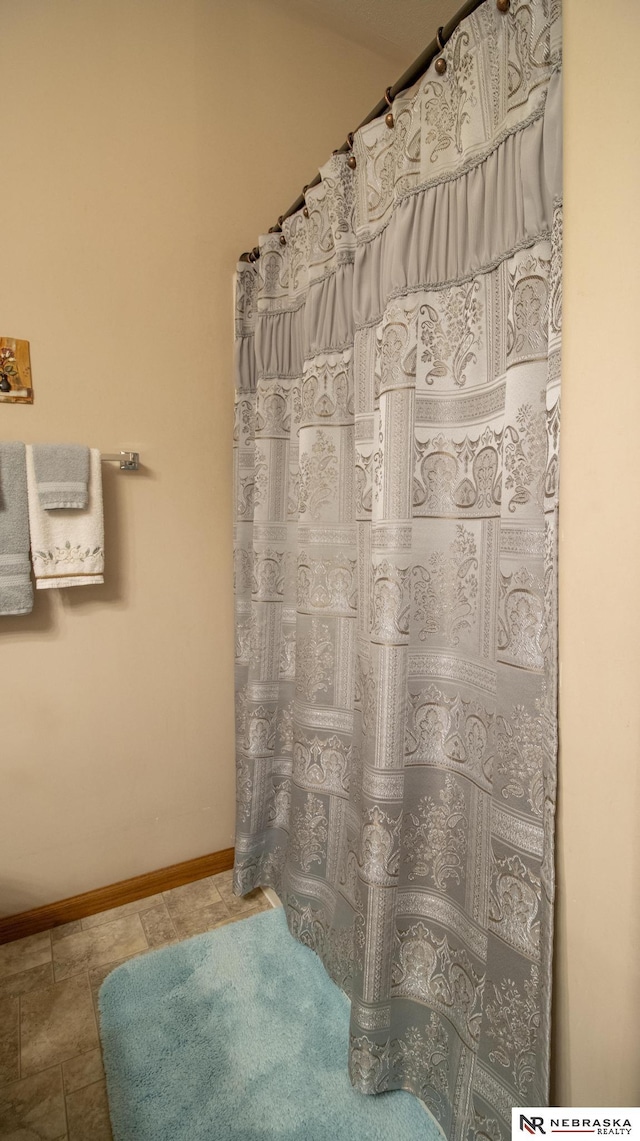 1933 Redstone Rd, Lincoln, NE 68521 - bathroom featuring baseboards