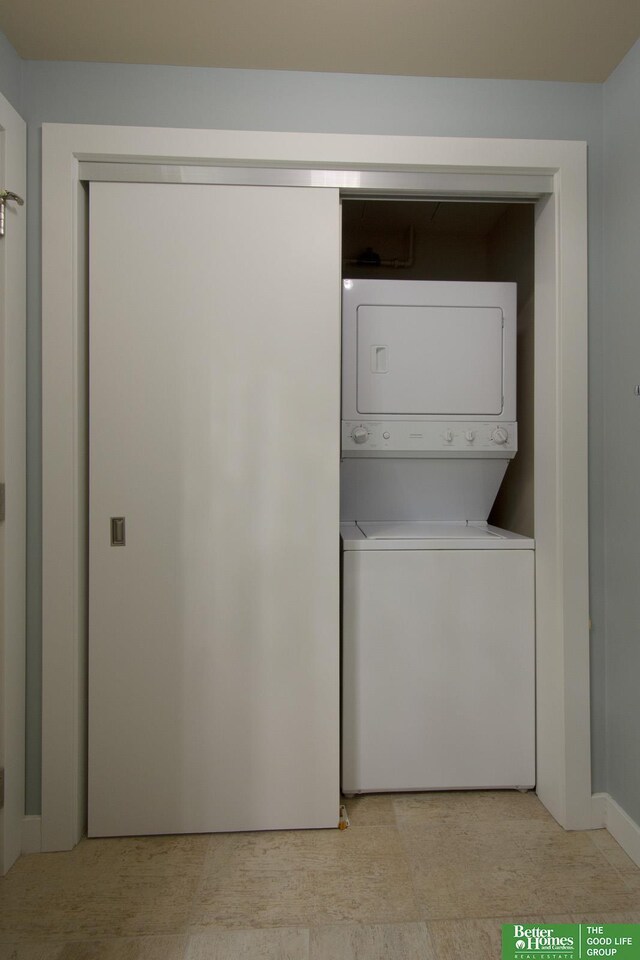 444 Riverfront Plz Unit 501, Omaha, NE 68102 - laundry room with estacked washer and dryer