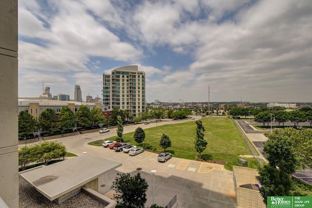 444 Riverfront Plz Unit 501, Omaha, NE 68102 - view of home's community with uncovered parking and a city view