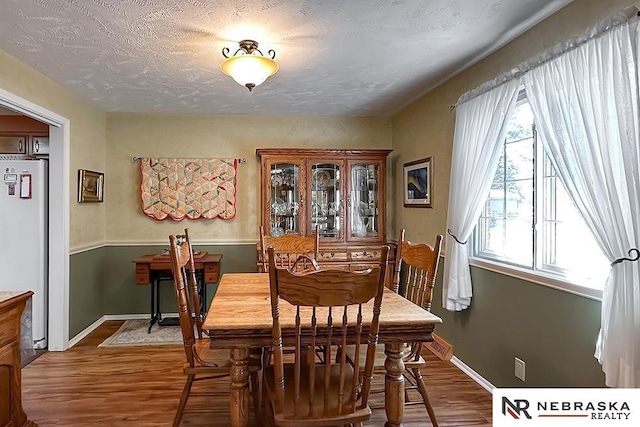 1817 Holling Dr, Omaha, NE 68144 - dining room featuring wood finished floors and baseboards