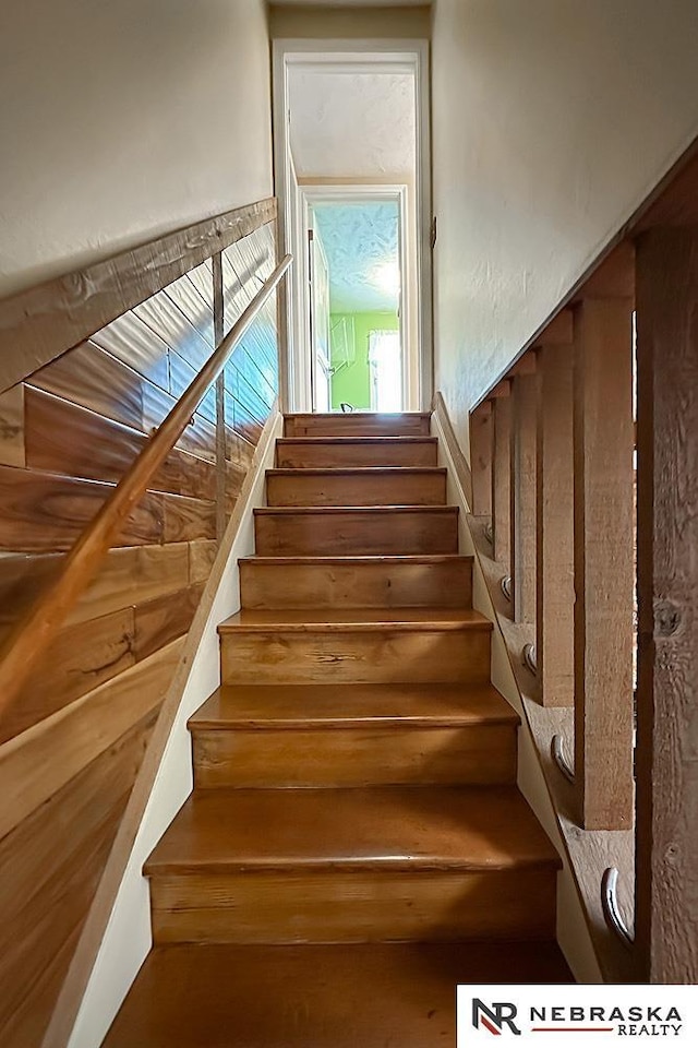 1817 Holling Dr, Omaha, NE 68144 - view of staircase