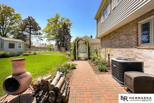 1817 Holling Dr, Omaha, NE 68144 - view of yard with a patio
