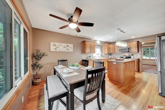 4630 Eagle Ridge Rd, Lincoln, NE 68516 - dining space with light wood-style flooring, a ceiling fan, and recessed lighting