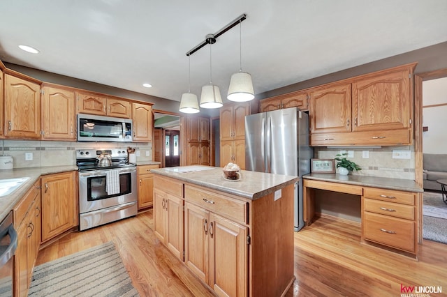 4630 Eagle Ridge Rd, Lincoln, NE 68516 - kitchen featuring appliances with stainless steel finishes, light wood-style floors, a center island, backsplash, and recessed lighting