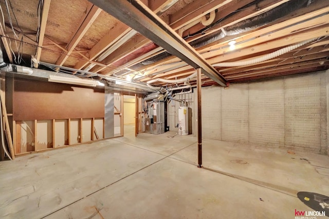 4630 Eagle Ridge Rd, Lincoln, NE 68516 - unfinished below grade area featuring water heater and heating unit