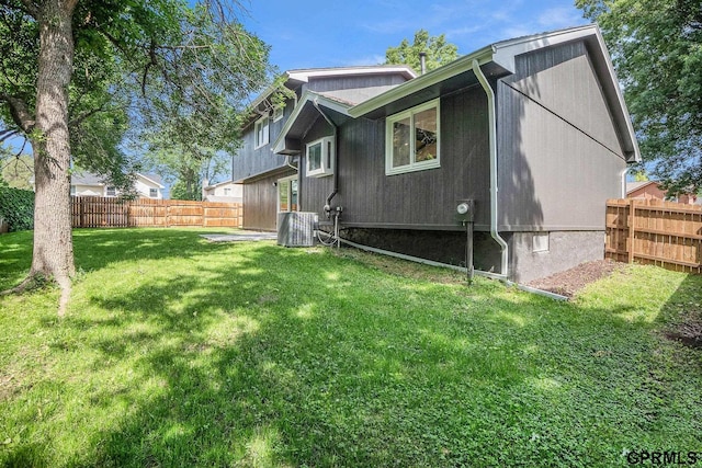 801 Redwood Ln, Papillion, NE 68046 - rear view of property with a fenced backyard