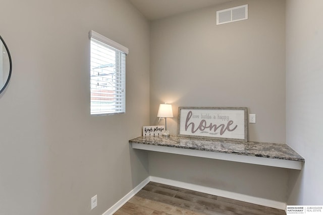7163 N 164th St, Bennington, NE 68007 - detailed view of wood finished floors and built in desk