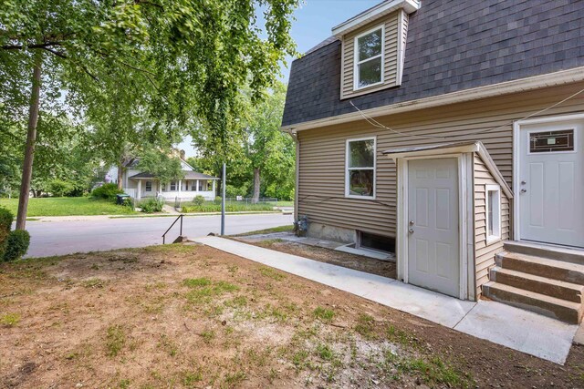 3102 Woolworth Ave, Omaha, NE 68105 - view of yard featuring entry steps