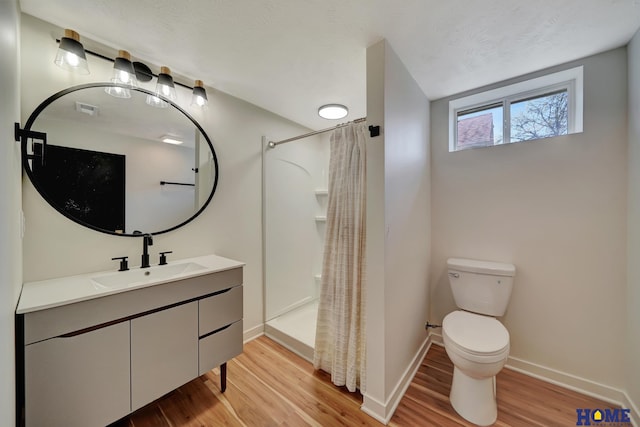 1991 Calvert St, Lincoln, NE 68502 - full bath featuring wood finished floors, vanity, and curtained shower