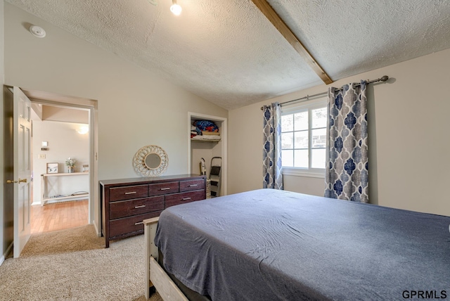 1524 Trumball Ter, Plattsmouth, NE 68048 - bedroom with vaulted ceiling, a textured ceiling, and light colored carpet