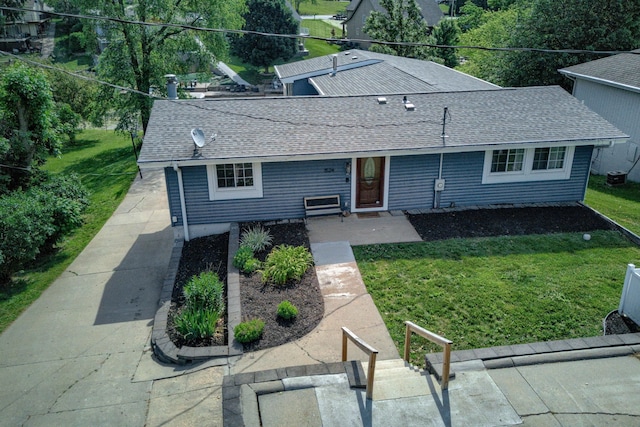 1524 Trumball Ter, Plattsmouth, NE 68048 - single story home featuring a shingled roof and a front lawn