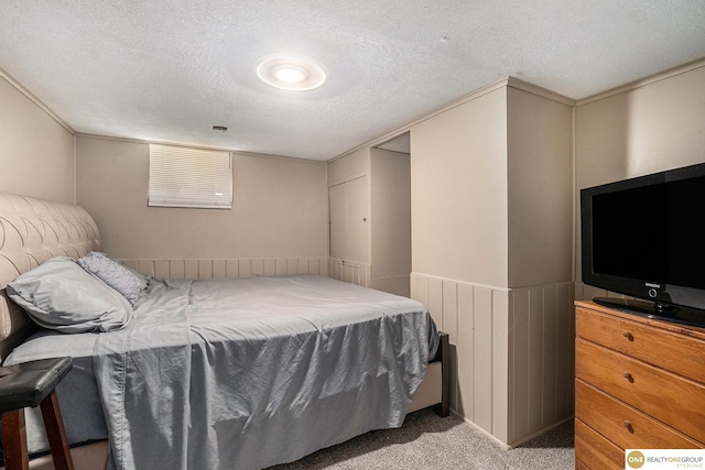 4615 N 28th Ave, Omaha, NE 68111 - bedroom with carpet flooring and a textured ceiling