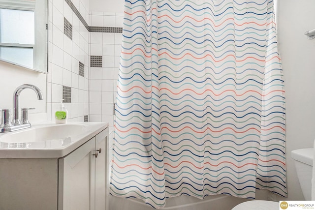 4615 N 28th Ave, Omaha, NE 68111 - full bath with vanity and shower / bath combination with curtain