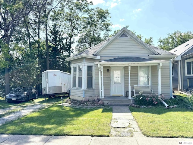 2121 N 30th St, Lincoln, NE 68503 - bungalow-style home featuring a porch and a front lawn