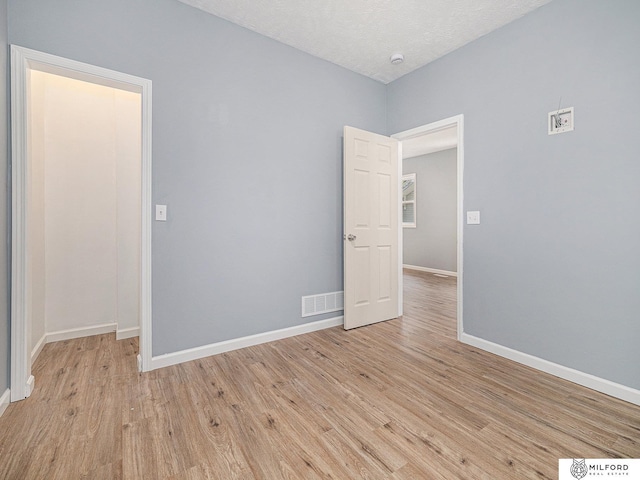 4331 N 41st St, Omaha, NE 68111 - spare room featuring light wood-style floors and a smoke detector