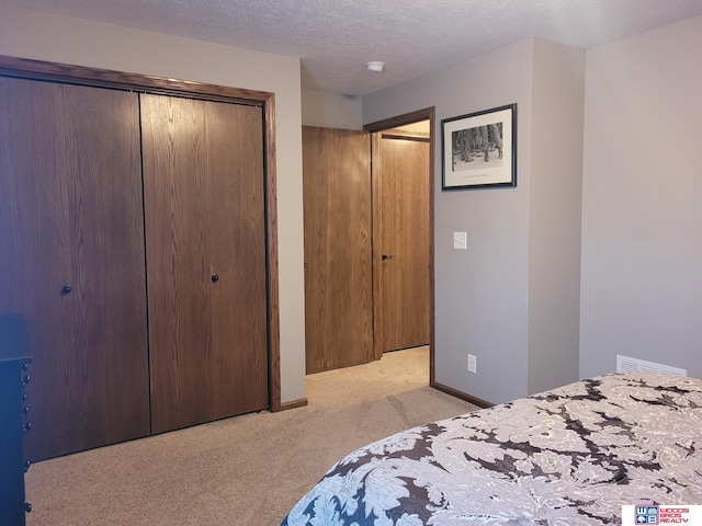 2364 N Columbia Ave, Seward, NE 68434 - carpeted bedroom with a closet and a textured ceiling