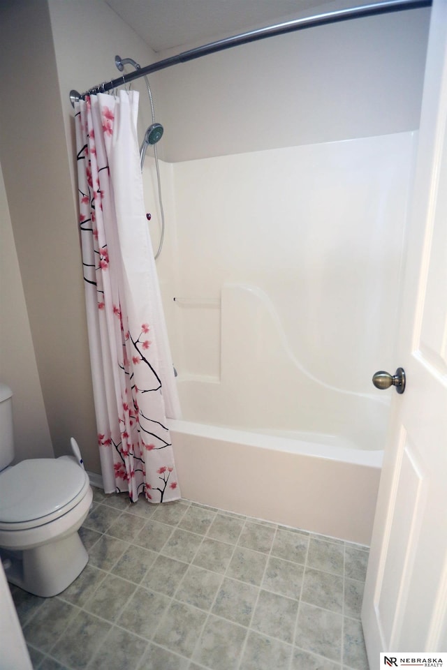 11915 S 53rd St, Papillion, NE 68133 - full bathroom featuring toilet and shower / tub combo with curtain