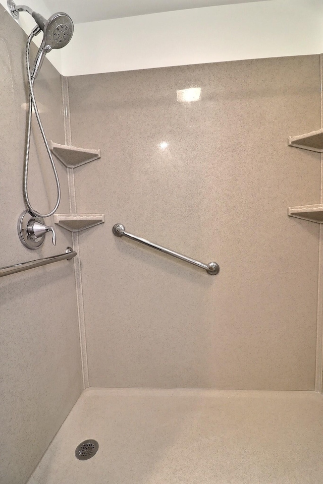 405 W 20th St, Fremont, NE 68025 - bathroom with a shower