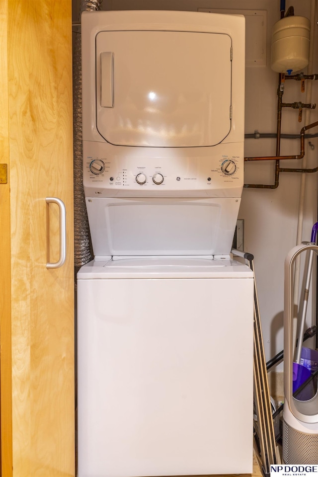 105 S 9th St Unit 308, Omaha, NE 68102 - laundry area with stacked washer / drying machine