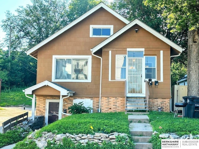 623 S 33rd St, Omaha, NE 68105 - view of front of home with entry steps