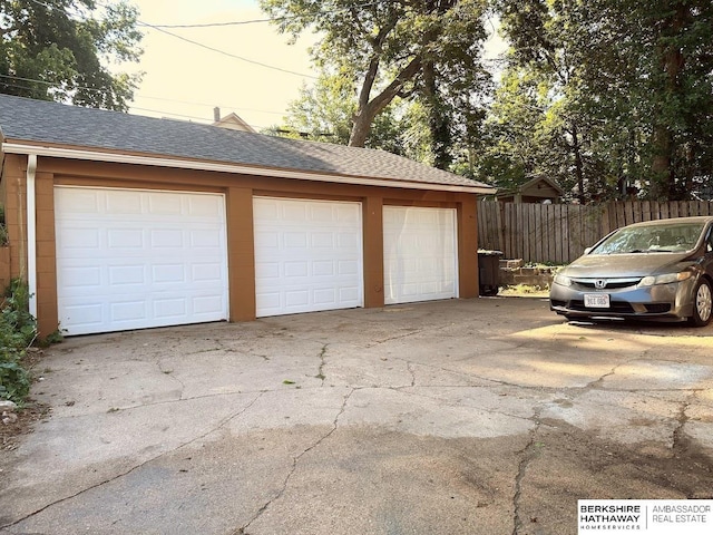 623 S 33rd St, Omaha, NE 68105 - view of detached garage