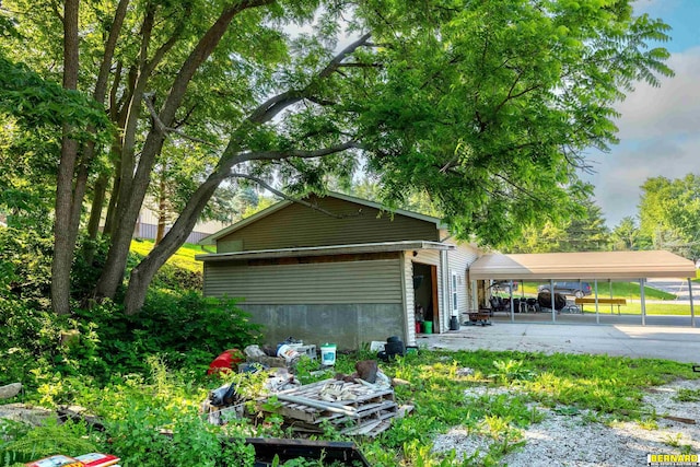 817 S 3rd St, Nebraska City, NE 68410 - view of side of property featuring a detached carport