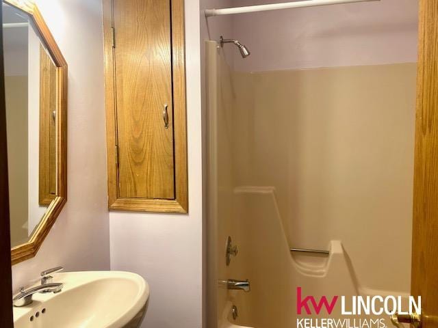 2930 Drawbridge Ct, Lincoln, NE 68516 - full bath with a sink and tub / shower combination