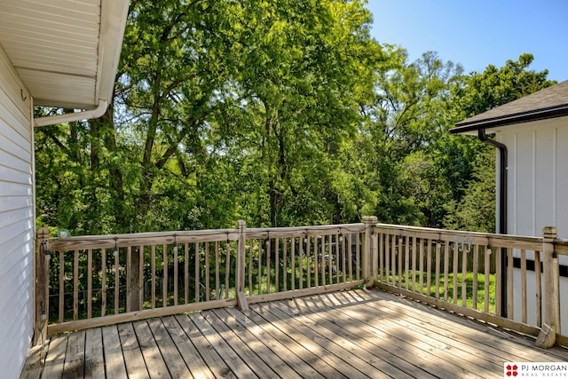 2811 S 36th St, Omaha, NE 68105 - view of wooden terrace