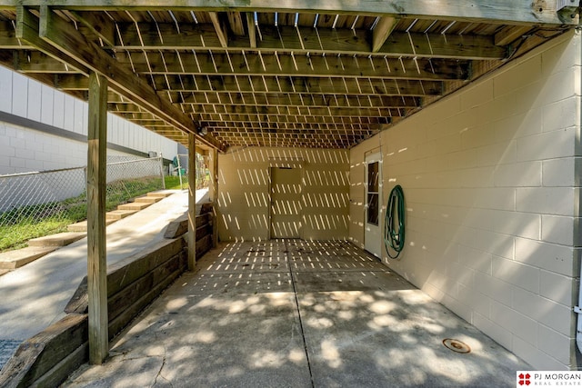 2811 S 36th St, Omaha, NE 68105 - view of patio / terrace