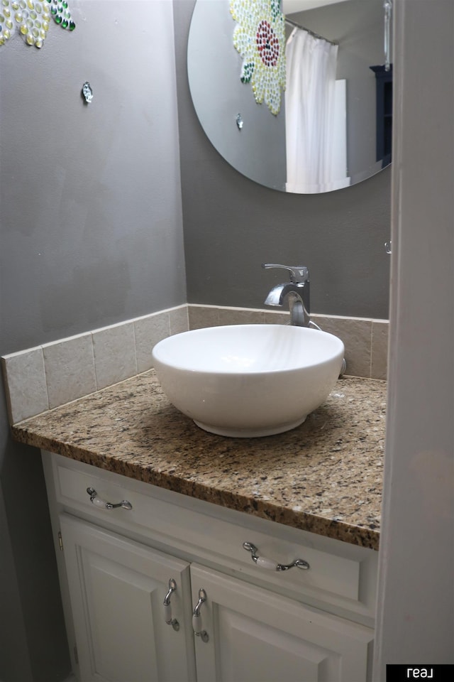 1912 Freeman Dr, Bellevue, NE 68005 - bathroom featuring vanity, a chandelier, and a shower with shower curtain