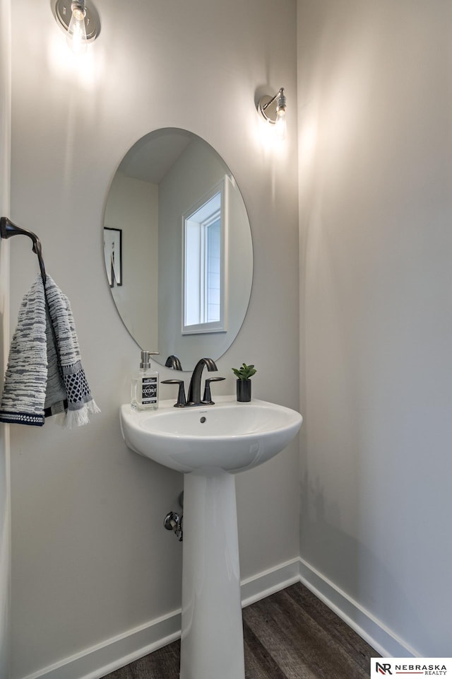 19015 Ranch Dr, Papillion, NE 68046 - bathroom with baseboards and wood finished floors