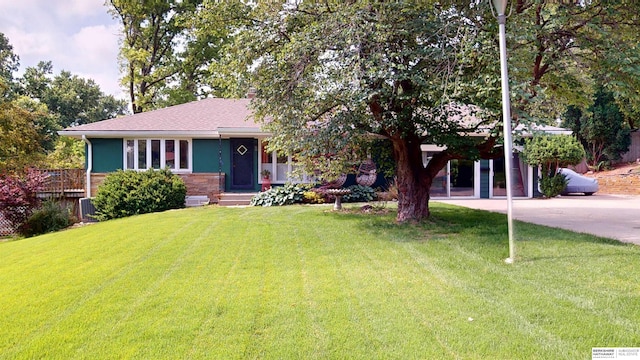 7923 Harney St, Omaha, NE 68114 - view of front of property featuring a front lawn and concrete driveway