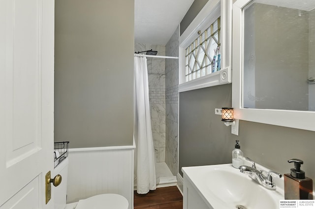 1139 E 5th St, Fremont, NE 68025 - bathroom featuring vanity, a tile shower, and wood finished floors