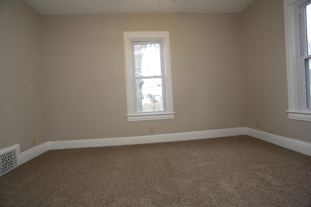 809 S 36th St, Omaha, NE 68105 - unfurnished room featuring carpet floors and baseboards