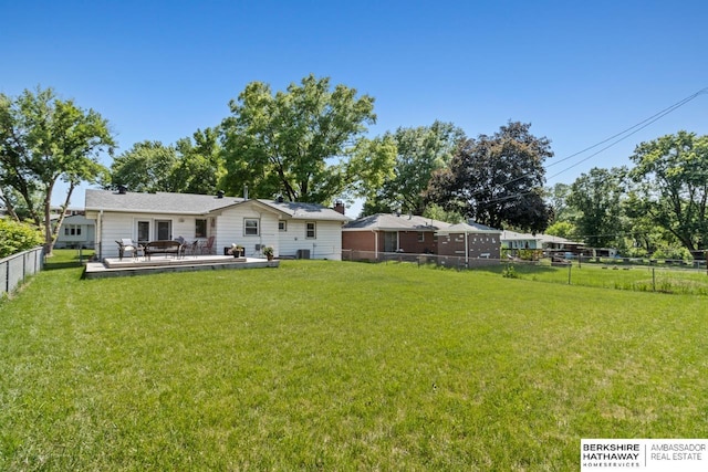 8832 Spaulding Cir, Omaha, NE 68134 - fenced backyard featuring a deck