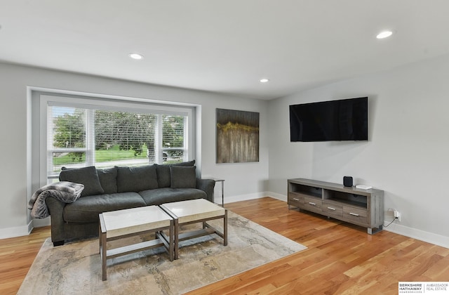 935 S 150th St, Omaha, NE 68154 - living area with light wood-style flooring and recessed lighting
