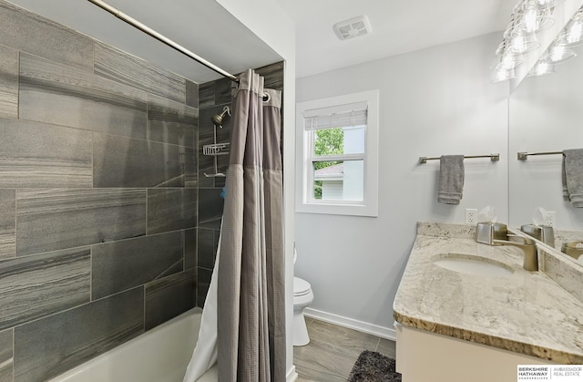 935 S 150th St, Omaha, NE 68154 - bathroom featuring vanity and shower / tub combo