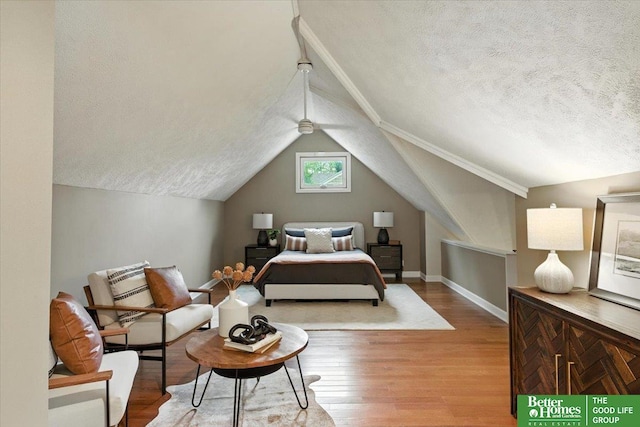 454 N 61st St, Omaha, NE 68132 - bedroom featuring light wood-type flooring, vaulted ceiling, and a textured ceiling