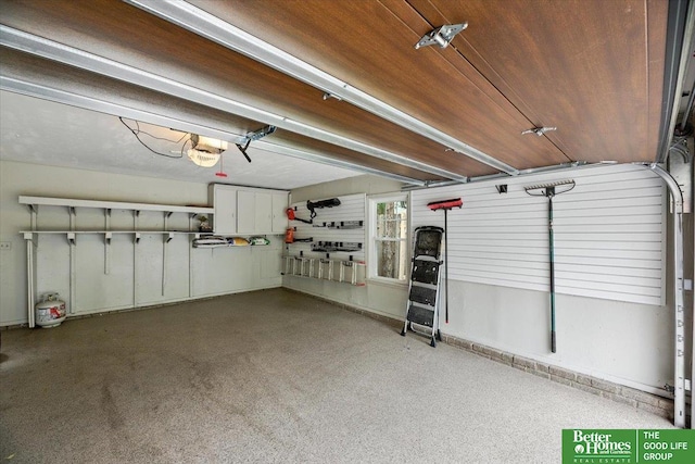 454 N 61st St, Omaha, NE 68132 - garage with a garage door opener