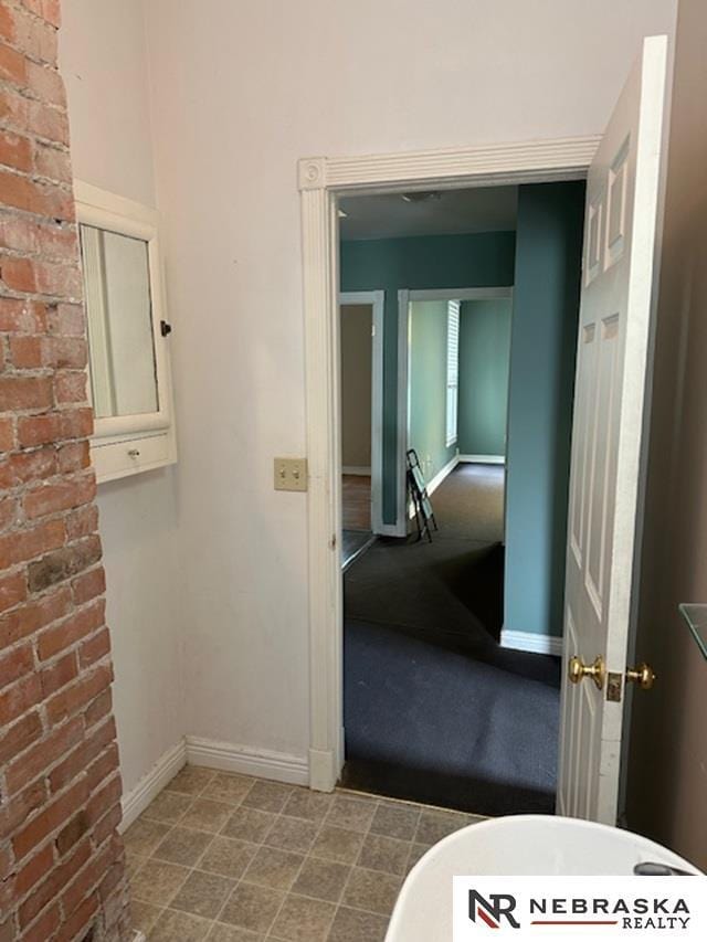 3123 R St, Lincoln, NE 68503 - bathroom with baseboards