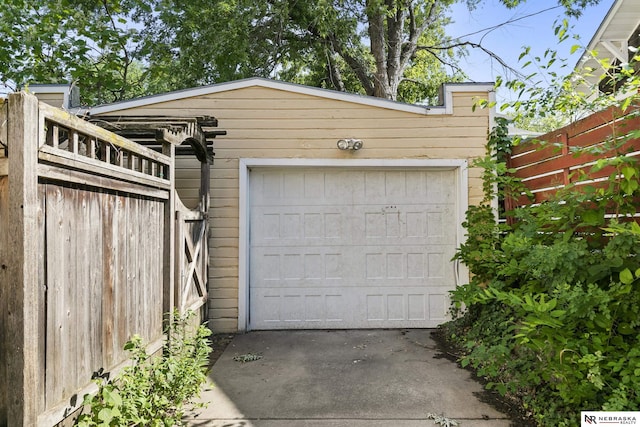2615 C St, Lincoln, NE 68502 - view of garage