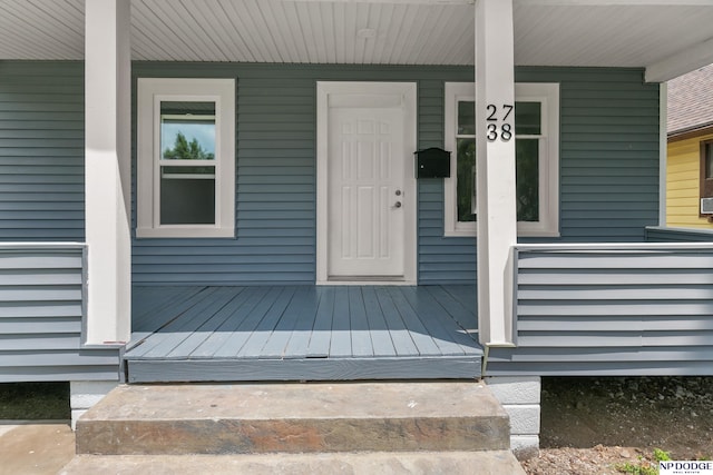 2738 Browne St, Omaha, NE 68111 - entrance to property featuring a porch