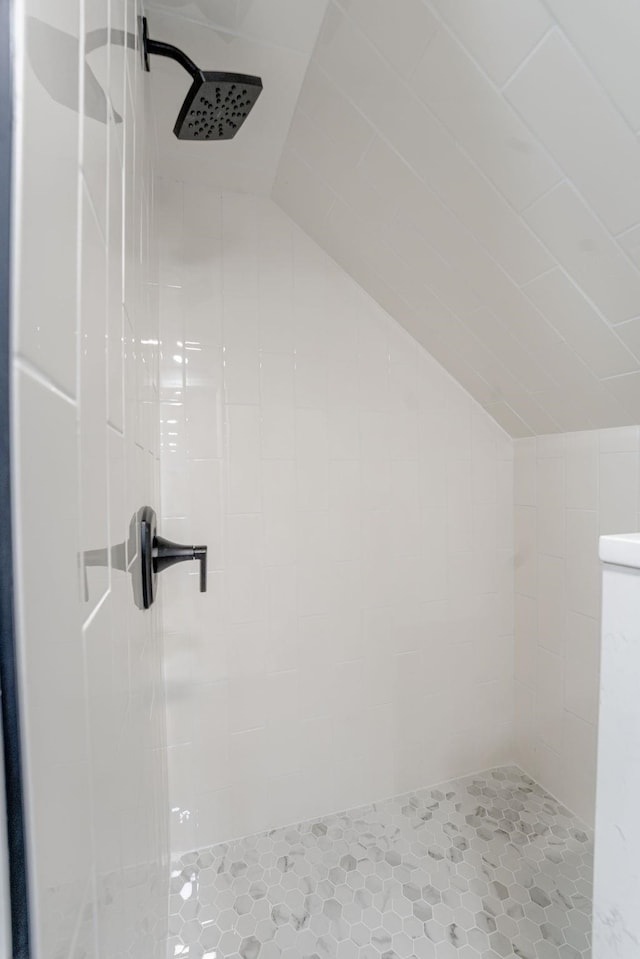 2551 Meredith Ave, Omaha, NE 68111 - bathroom featuring a tile shower and lofted ceiling