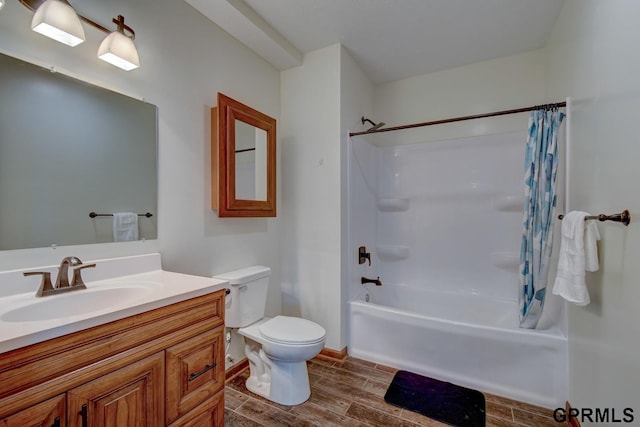 3320 Fairway Dr, Plattsmouth, NE 68048 - bathroom featuring shower / bath combination with curtain, vanity, and wood tiled floors