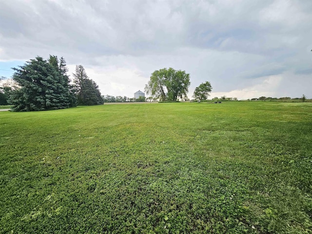 401 Chestnut Ave, Saronville, NE 68975 - view of green lawn